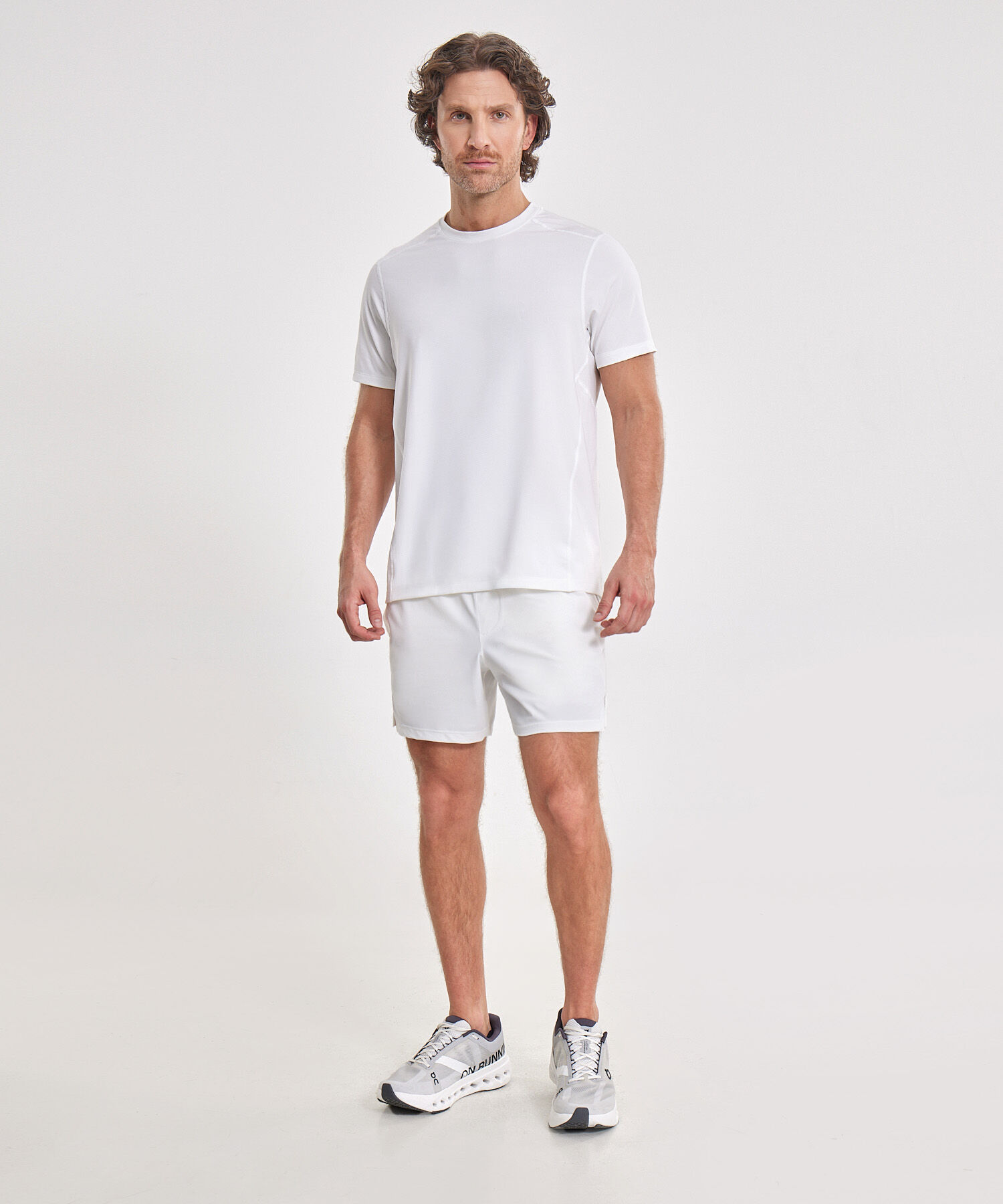 Set Training Blanco con Camiseta Manga Corta y Short con B&oacute;xer Interno, 